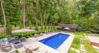 Harbert Hideaway - A 4 min walk to the beach with private pool and hot tub.