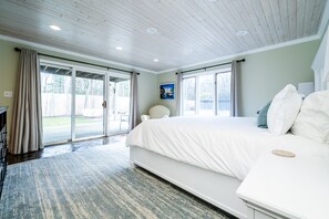 5 Schlafzimmer, Schreibtisch, Bügeleisen/Bügelbrett, kostenloses WLAN