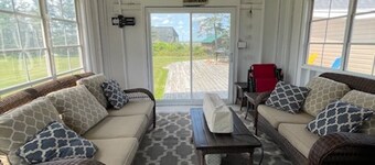 Water View Cottage With Hot Tub, Just Minutes To North Shore Beach