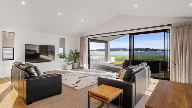 Unclassified image, 1 of 25, button - Waterfront Oasis - Omokoroa Holiday Home (Omokoroa)