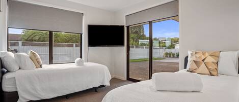 4 bedrooms, iron/ironing board, WiFi