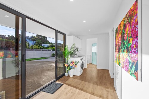 Waterfront Oasis - Omokoroa Holiday Home