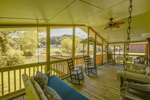 Toccoa River House- Toccoa River Front-2br/2ba-wifi-walk to town-Free Activities