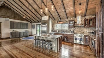 雪櫃、微波爐、焗爐、爐具