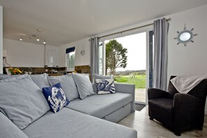 Living area - Wheal Tor Lodge (Helston)
