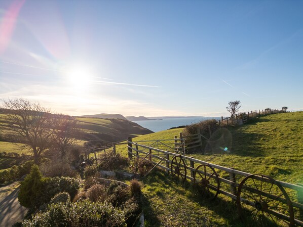 2 Schlafzimmer, individuell dekoriert, individuell eingerichtet