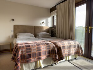 2 Schlafzimmer, individuell dekoriert, individuell eingerichtet