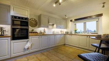 Dishwasher, cookware/dishes/utensils