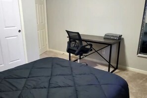 3 bedrooms, desk, iron/ironing board, free WiFi
