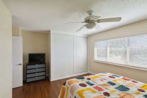 4 habitaciones, tabla de planchar con plancha, wifi y ropa de cama 