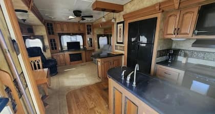 5th Wheel on Watts Bar Lake