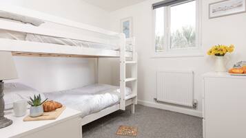 2 habitaciones, decoración personalizada y muebles diferentes