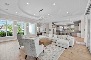 Unclassified image, 5 of 45, button