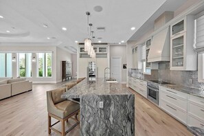 Unclassified image, 2 of 45, button