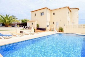 Piscine extérieure, piscine chauffée