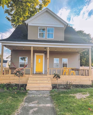Exterior. Vintage Romance Finds Cozy Charm at Depot Cottage