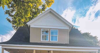 Vintage Romance Finds Cozy Charm at Depot Cottage