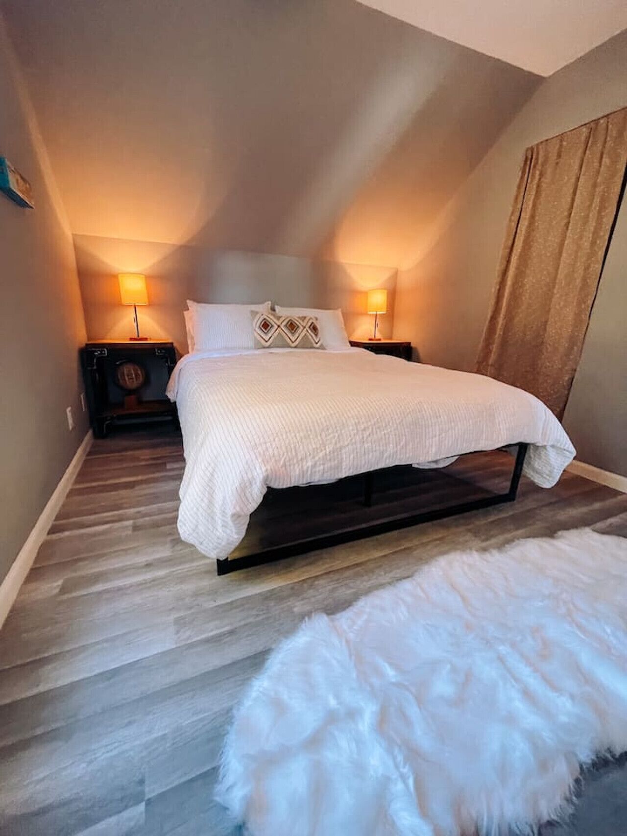 3 slaapkamers, een bureau, een strijkplank/strijkijzer, wifi