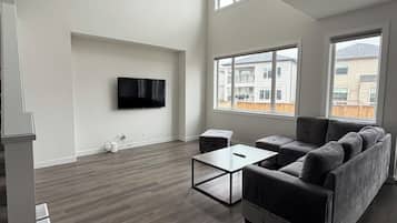 Smart-TV og peis