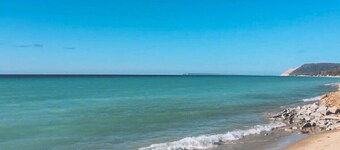 Be home away from home @ Charming Chestnut Cottage