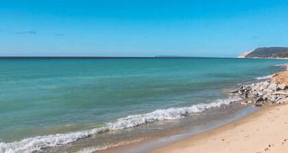 Be home away from home @ Charming Chestnut Cottage