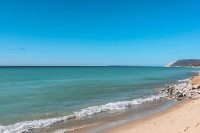 Be home away from home @ Charming Chestnut Cottage