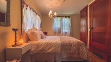 2 slaapkamers, een bureau, een strijkplank/strijkijzer, wifi