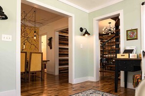 Interior - Napier House-Romantic Private Luxury mins to Beach (Benton Harbor)