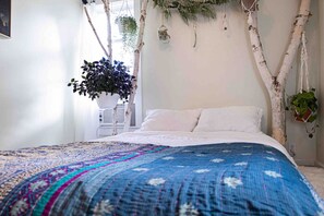 3 bedrooms, desk, iron/ironing board, WiFi - Napier House-Romantic Private Luxury mins to Beach (Benton Harbor)