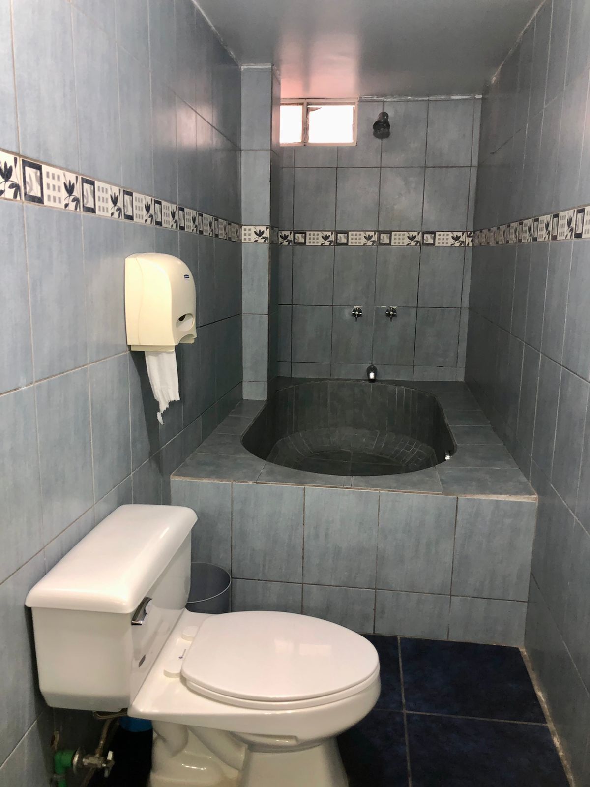 坐浴桶、提供毛巾、番梘、洗頭水