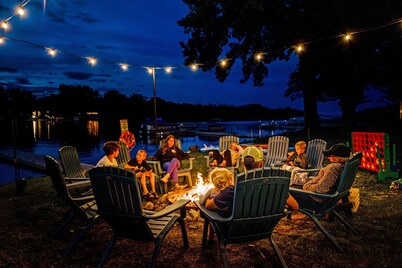 Kayaks/Firepit/Games/Grill Your Dream Fall Vacay