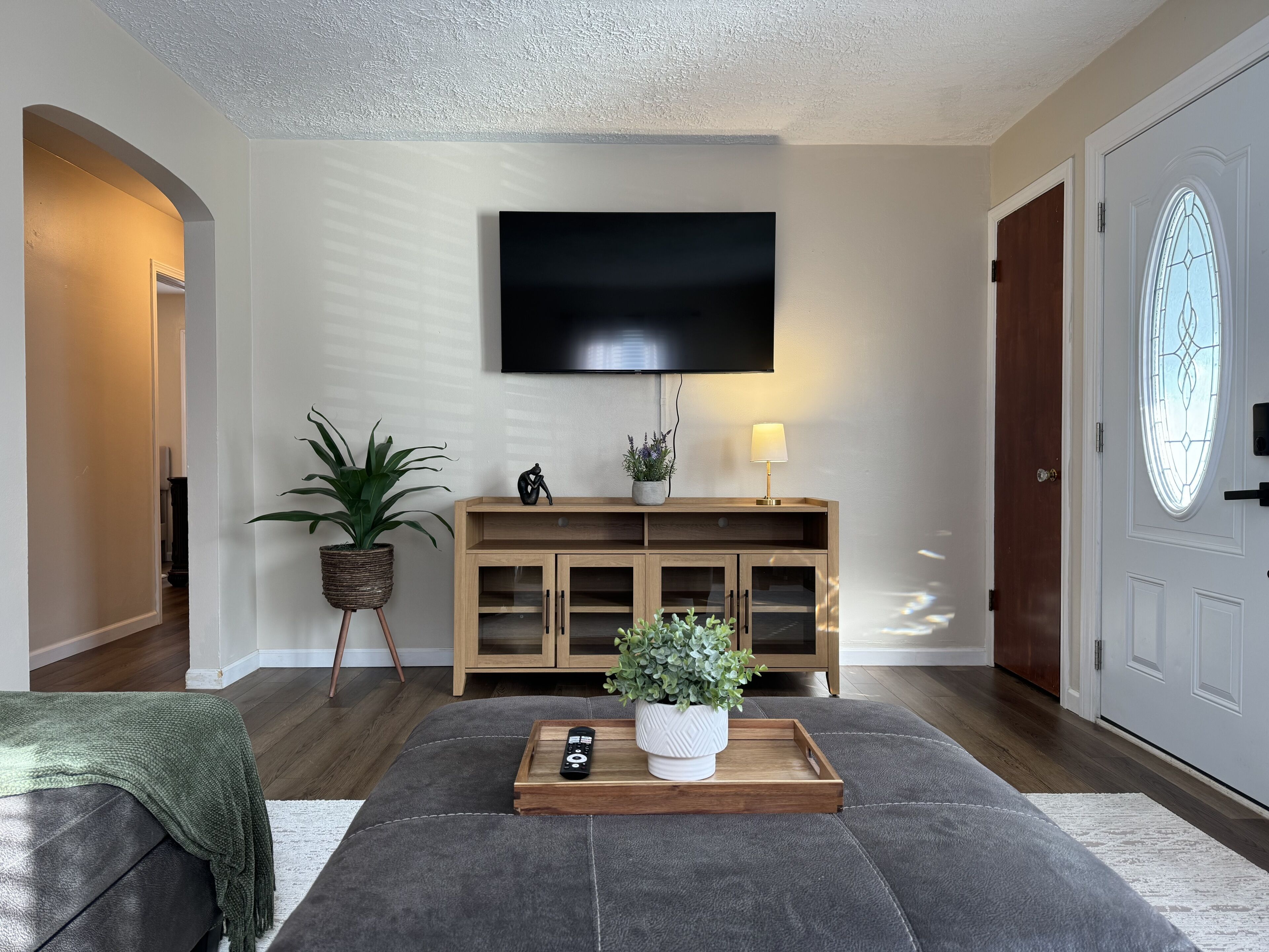 Spacious Family-Friendly and Pet-Loving Home for Eight! 