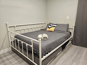 1 bedroom, iron/ironing board, free WiFi, bed sheets - ENTIRE APT | Loft Style | Sleeps 4 | Kitchenette | Near Downtown (San Antonio)