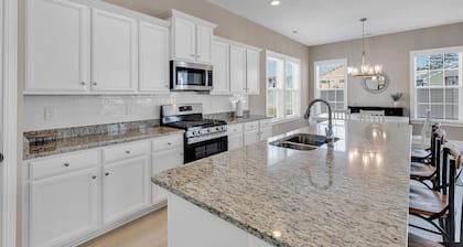 Private Outdoor Bar*Pool*Grill*Walk2Beach*House