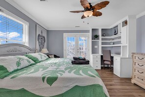 5 bedrooms, desk, iron/ironing board, travel cot - Waterfront House-Bar-Fireplace-Dock+Kayaks-Fishin (North Myrtle Beach)