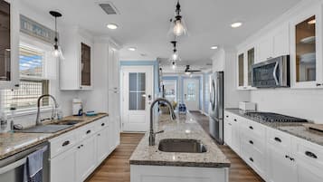 KĂŒhlschrank, Mikrowelle, Ofen, Herdplatte