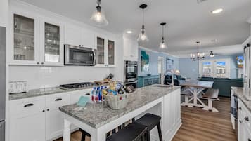 KĂŒhlschrank, Mikrowelle, Ofen, Herdplatte