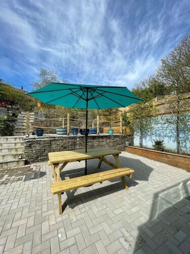 Gulland 4 Bed Sleeps 8 with Hot tub