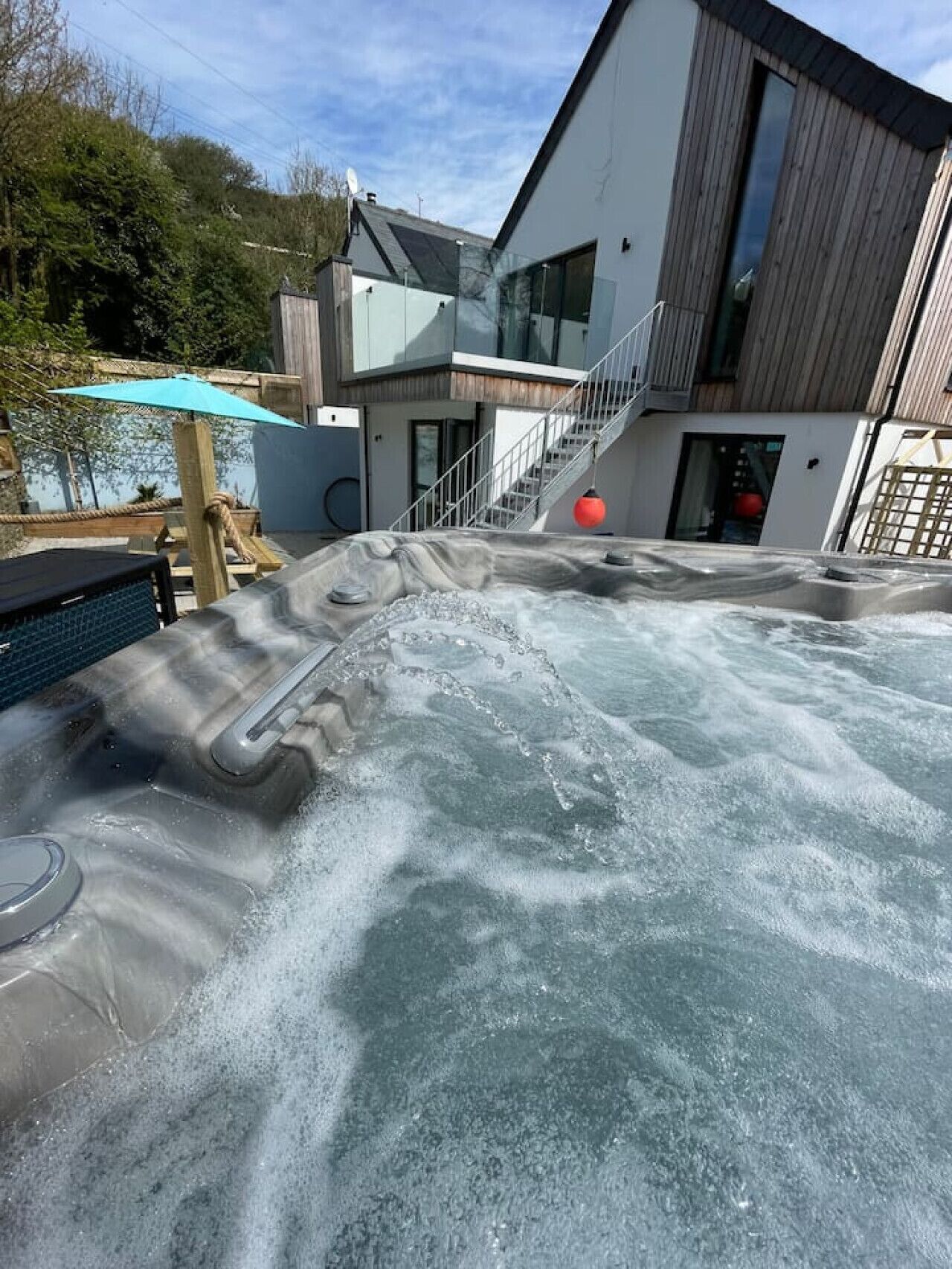 Outdoor spa tub