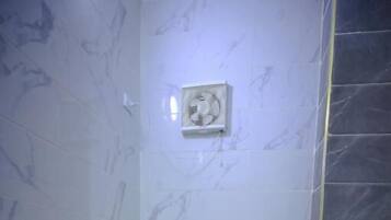 Comfort Room | Bathroom | Free toiletries, slippers, bidet