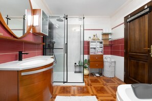 Shower, jetted bath