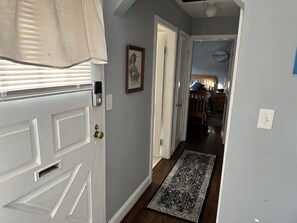 Interior - Cozy 2 bdrm sleeps 5. Walk to Electric Av Beach, Main St, Canal, Mass Maritime. (Bourne)