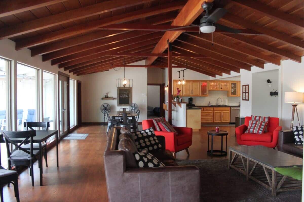 Smart TV, fireplace, offices