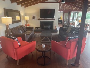 Smart TV, fireplace, books, printers - Riverside Luxury Estate, Perfect for Fishing Excursions-Family Reunions-saltPool (Anderson)