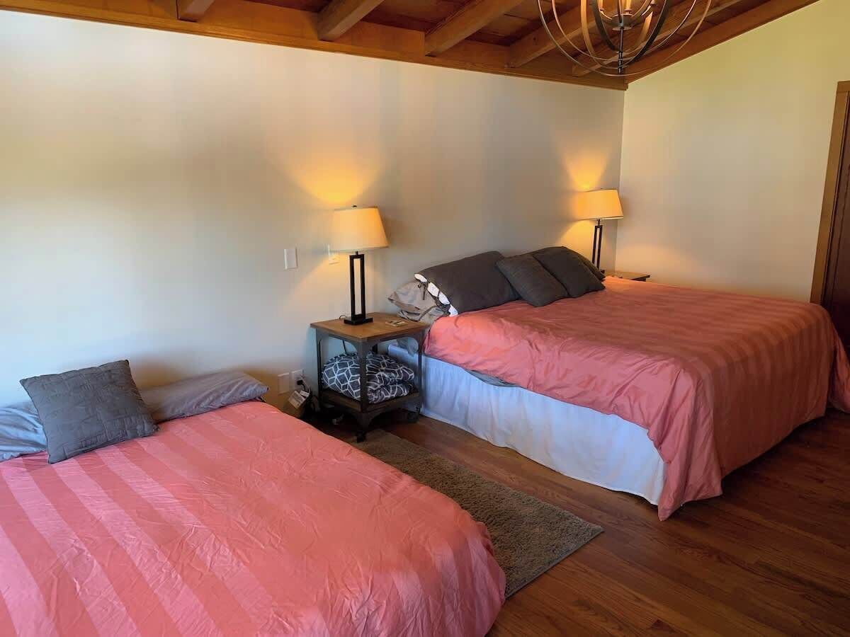 Iron/ironing board, travel crib, WiFi, bed sheets