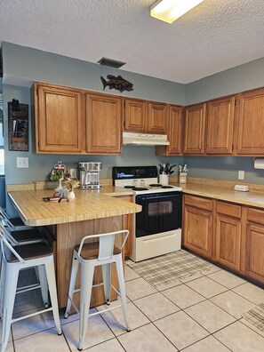 Fridge, microwave, oven, stovetop - Private Home and Dock on Dunns Creek!
Sportsman's paradise, hosted by Sportsman. (Satsuma)