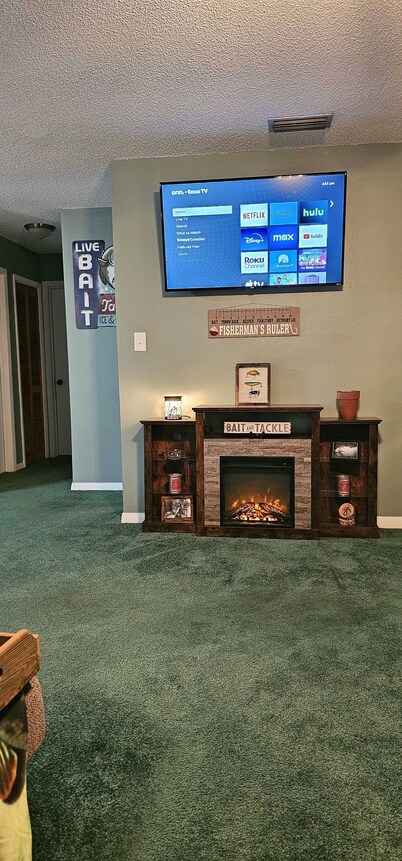 Private Home and Dock on Dunns Creek!
Sportsman's paradise, hosted by Sportsman.