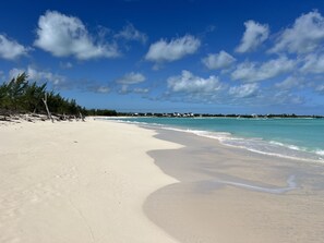 Beach towels - Escape House on Green Turtle Cay is the Perfect Island Getaway w/Deep Water Dock (North Abaco)