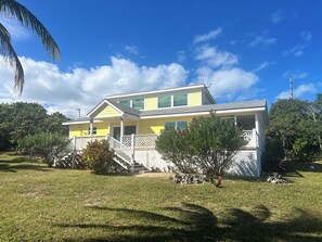 Exterior - Escape House on Green Turtle Cay is the Perfect Island Getaway w/Deep Water Dock (North Abaco)