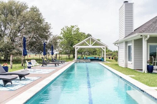 Luxury Burton Escape | Pickleball + Pool + Hot Tub